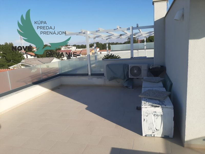 Apartmán so strešnou terasou  len 30m od mora v Chorvátsku