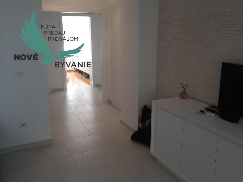 Apartmán so strešnou terasou  len 30m od mora v Chorvátsku