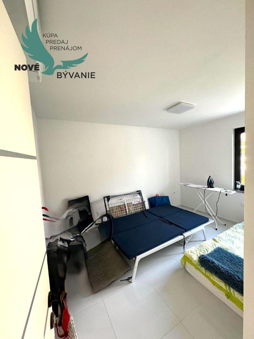 Luxusná novostavba vila s bazénom blízko mora a výhľadom na more v Chorvátsku na ostrove