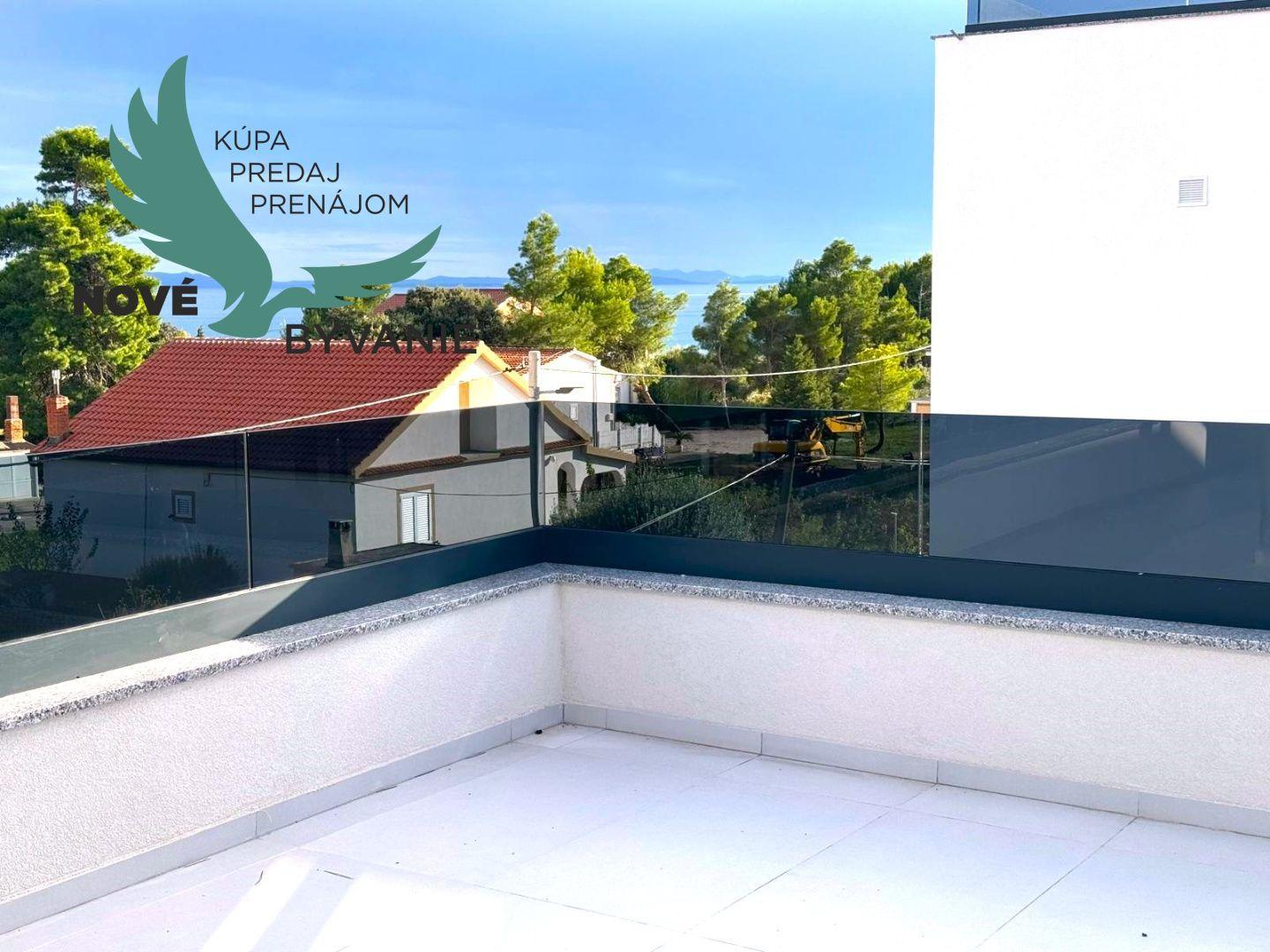 Luxusná novostavba vila s bazénom blízko mora a výhľadom na more v Chorvátsku na ostrove