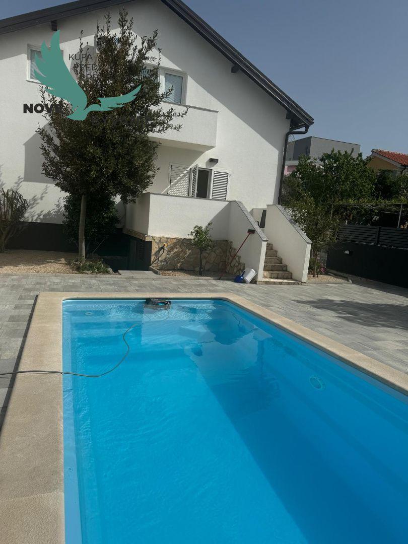 Dom s bazénom a garážou len 70m od mora v Chorvátsku na ostrove Vir - Prezida