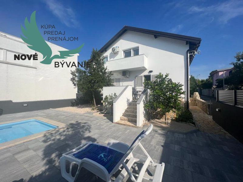 Dom s bazénom a garážou len 70m od mora v Chorvátsku na ostrove Vir - Prezida