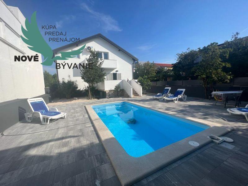 Dom s bazénom a garážou len 70m od mora v Chorvátsku na ostrove Vir - Prezida