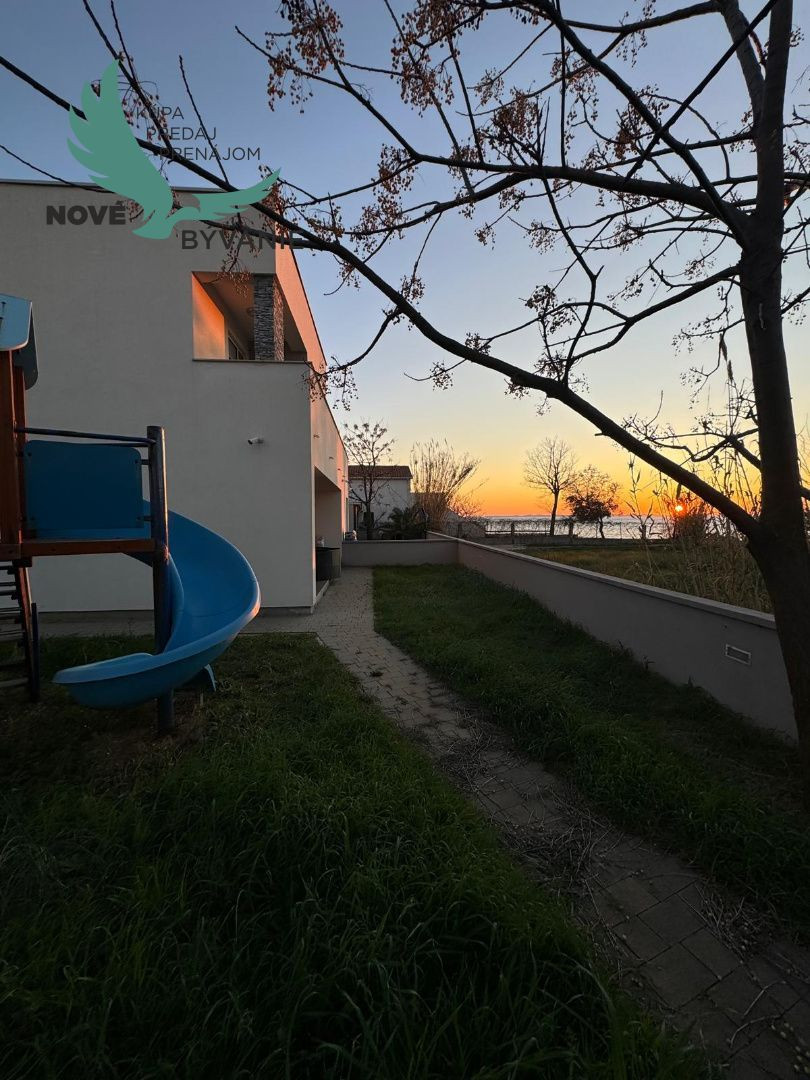 Chorvátsko - Exkluzívne novostavba domu len 30m od mora s výhľadom na more