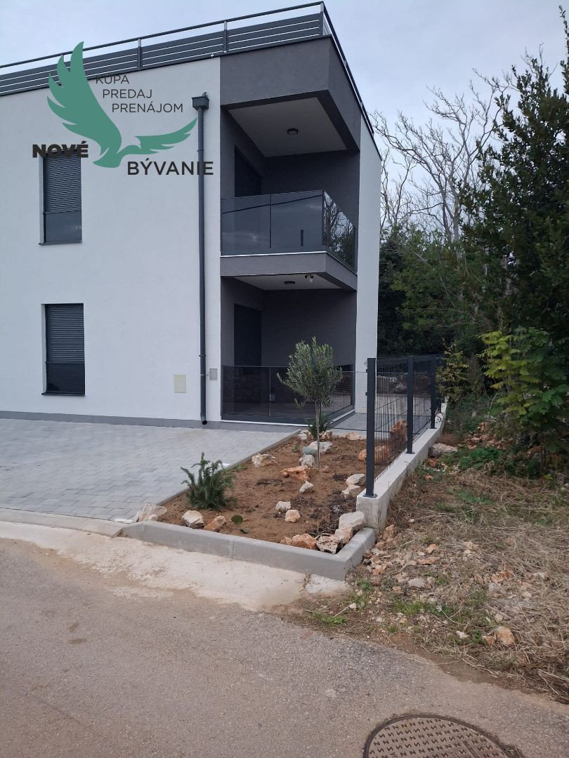 Novostavba apartmánu v centre ostrova Vir -Chorvátsko