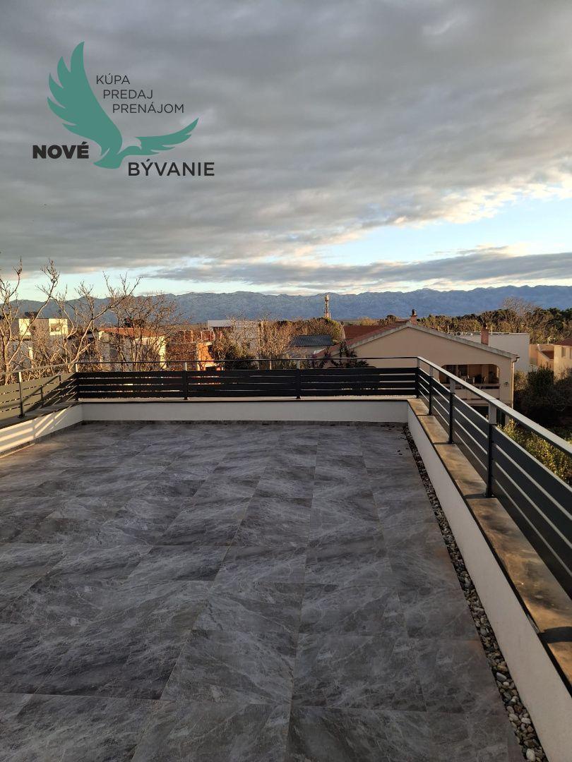 Novostavba apartmánu v centre ostrova Vir -Chorvátsko