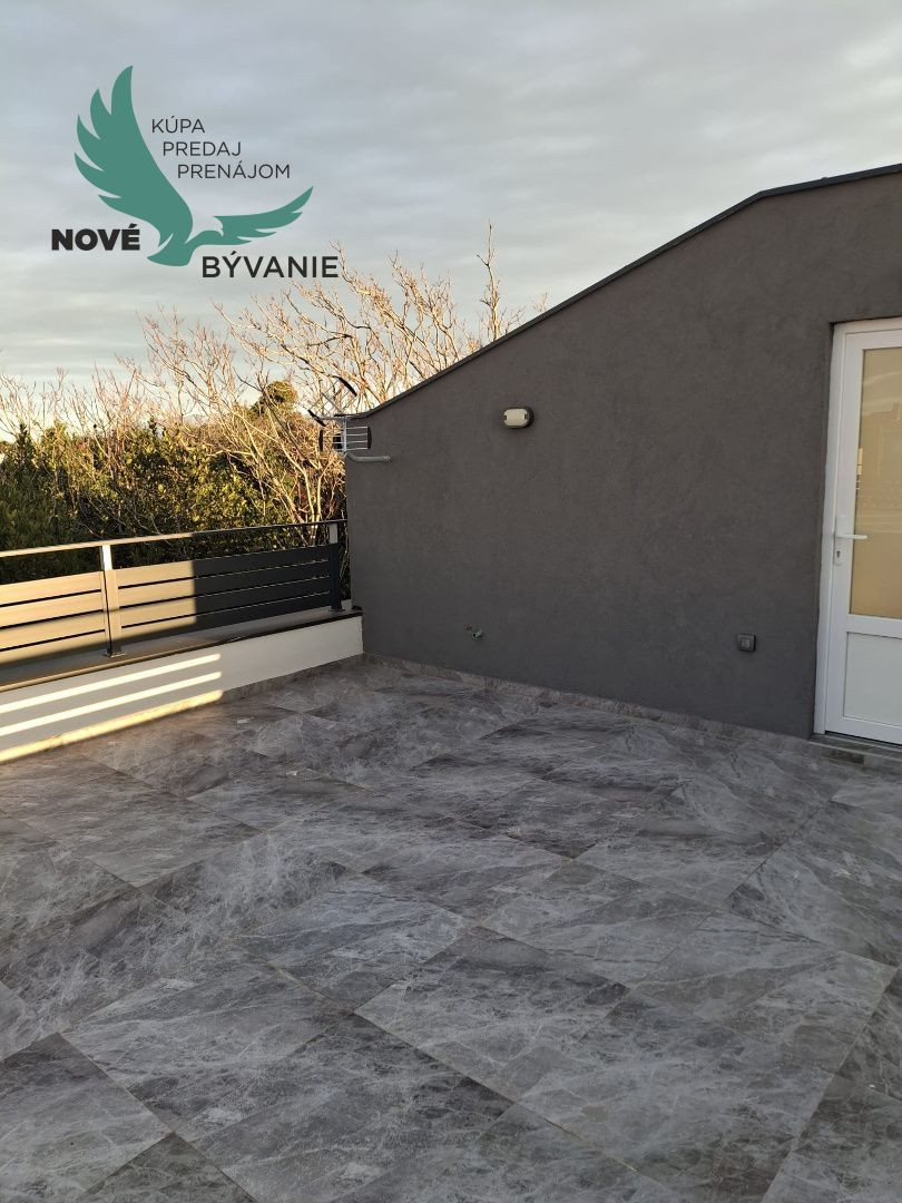 Novostavba apartmánu v centre ostrova Vir -Chorvátsko