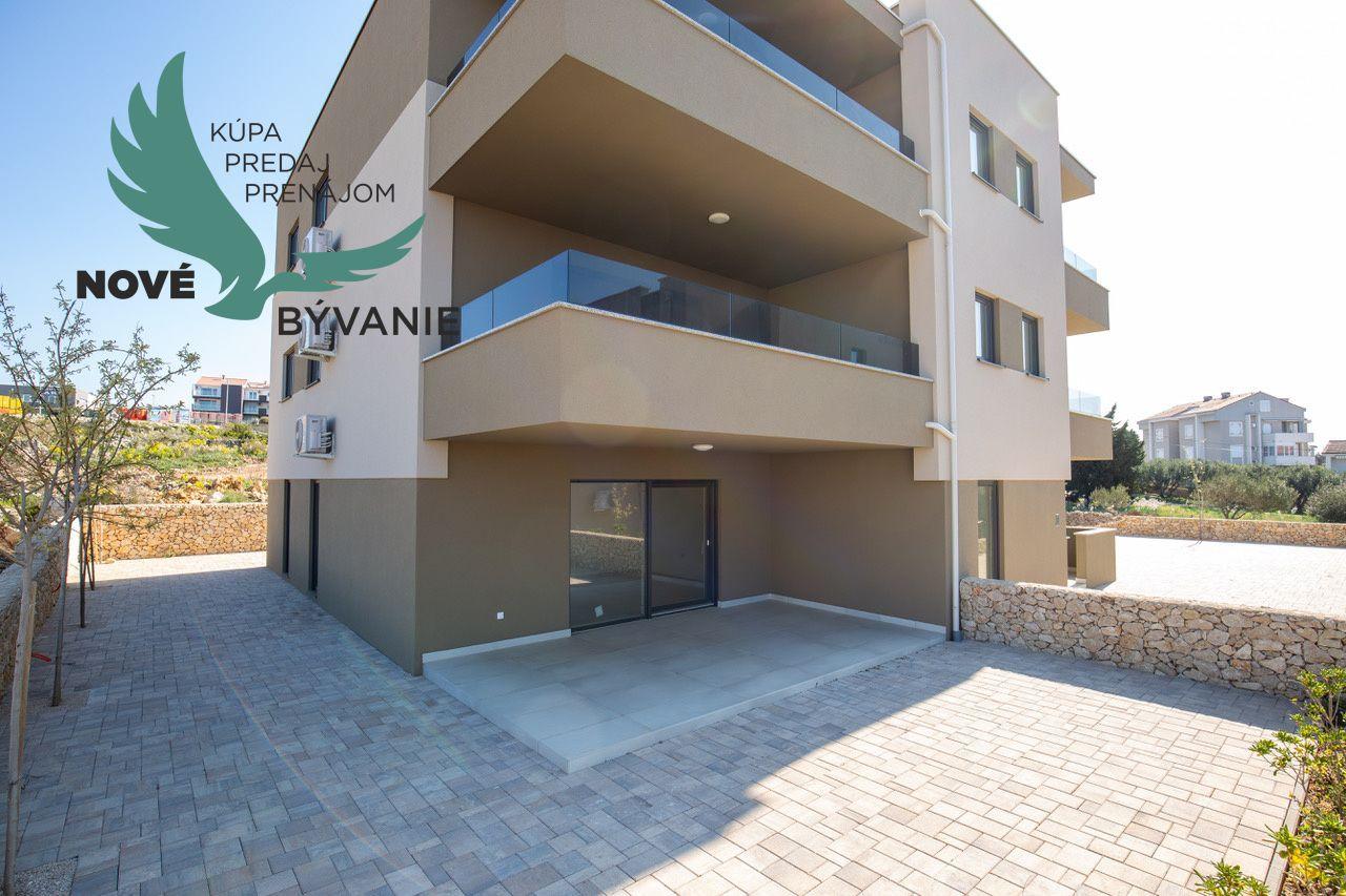 Na predaj novostavba apartmánu s výhľadom na more v Chorvátsku - Pag - Novalja