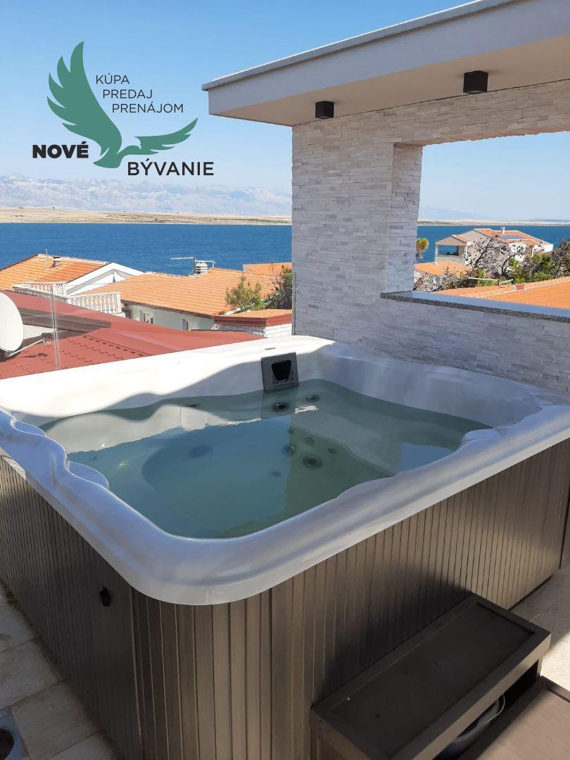 Chorvátsko - Exkluzívne na predaj luxusná vila 3x apartmán len 70 od mora