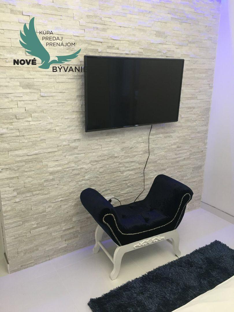 Chorvátsko - Exkluzívne na predaj luxusná vila 3x apartmán len 70 od mora