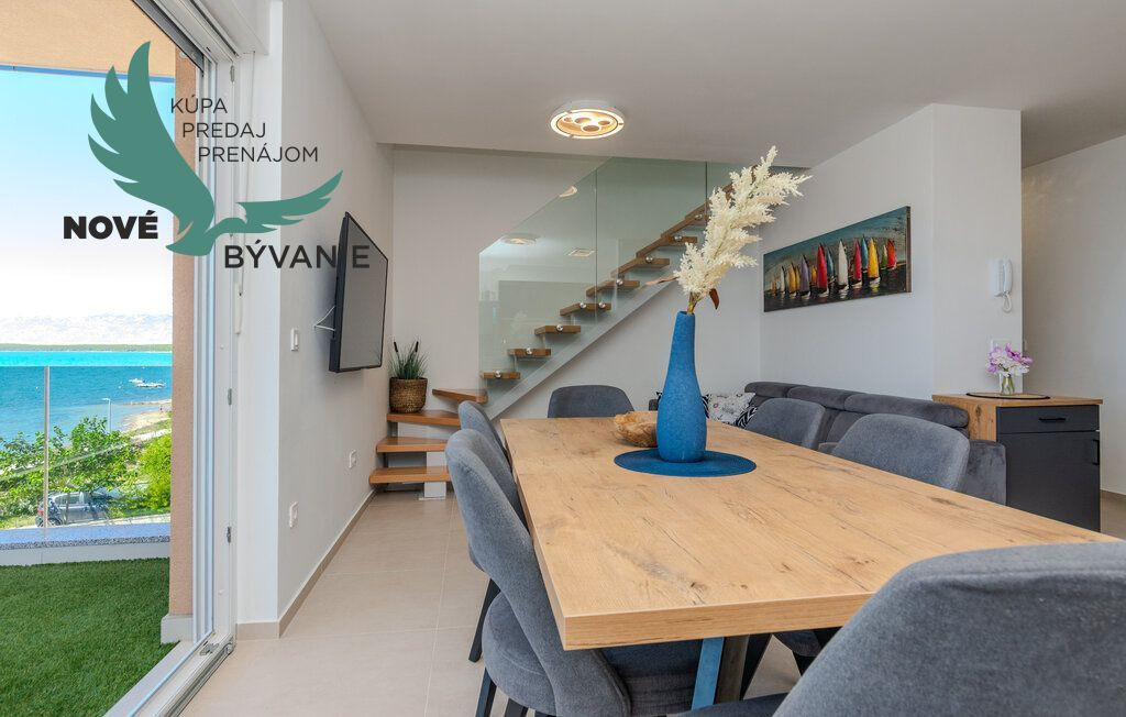 Na predaj novostavba apartmánu s panoramatikým výhľadom na more s jacuzzi na strešnej terase v kráľovskom meste Nin v Chorvátsku