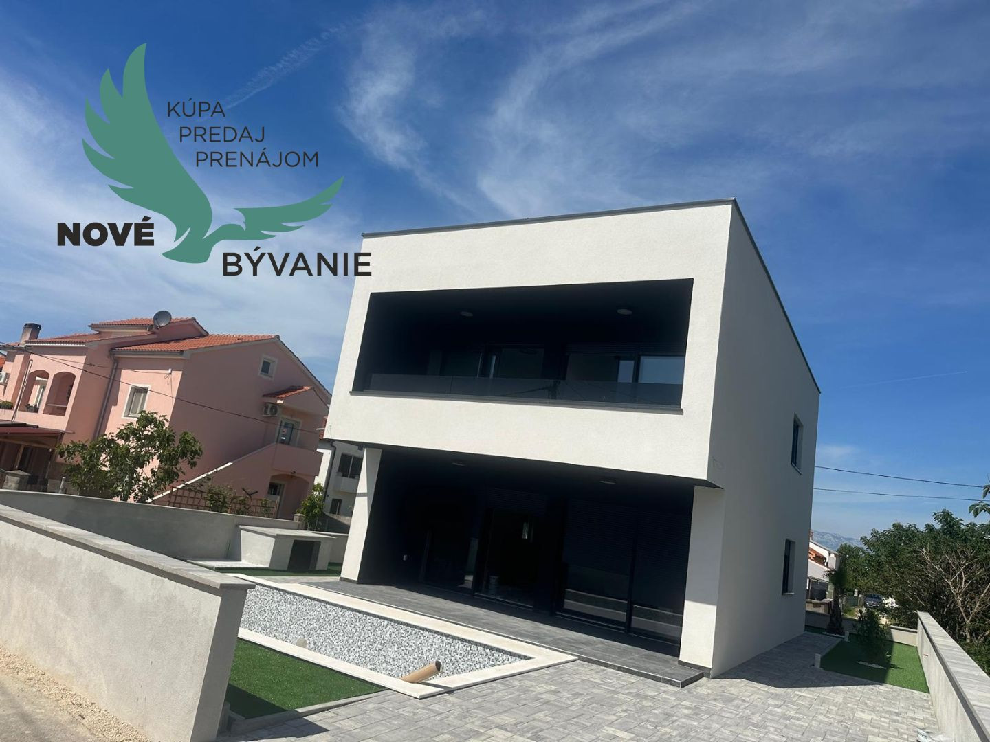 Novostavba domu s výhľadom na more a bazénom v Chorvátsku v Privlake