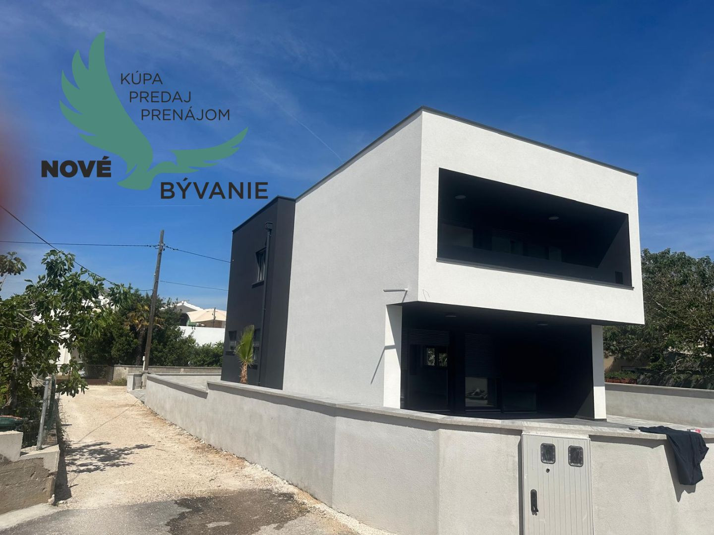 Novostavba domu s výhľadom na more a bazénom v Chorvátsku v Privlake