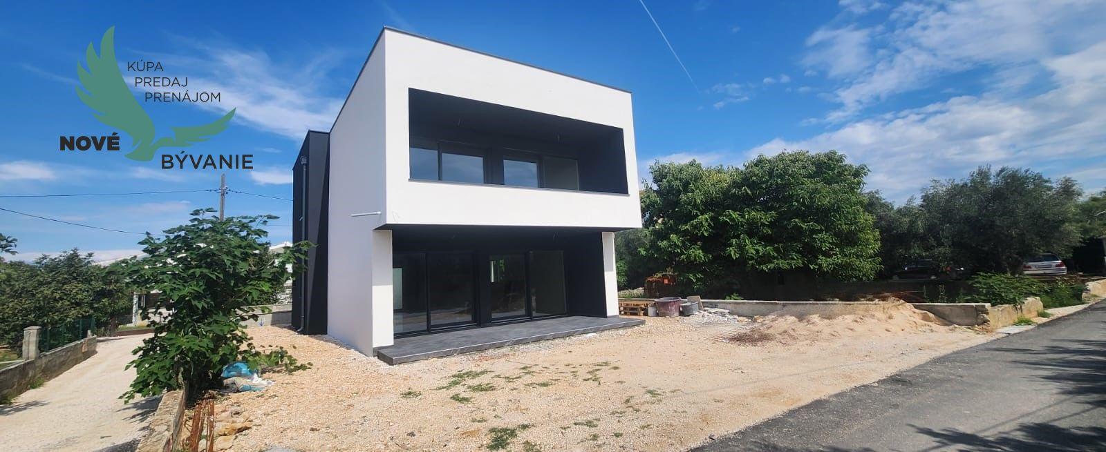 Novostavba domu s výhľadom na more a bazénom v Chorvátsku v Privlake