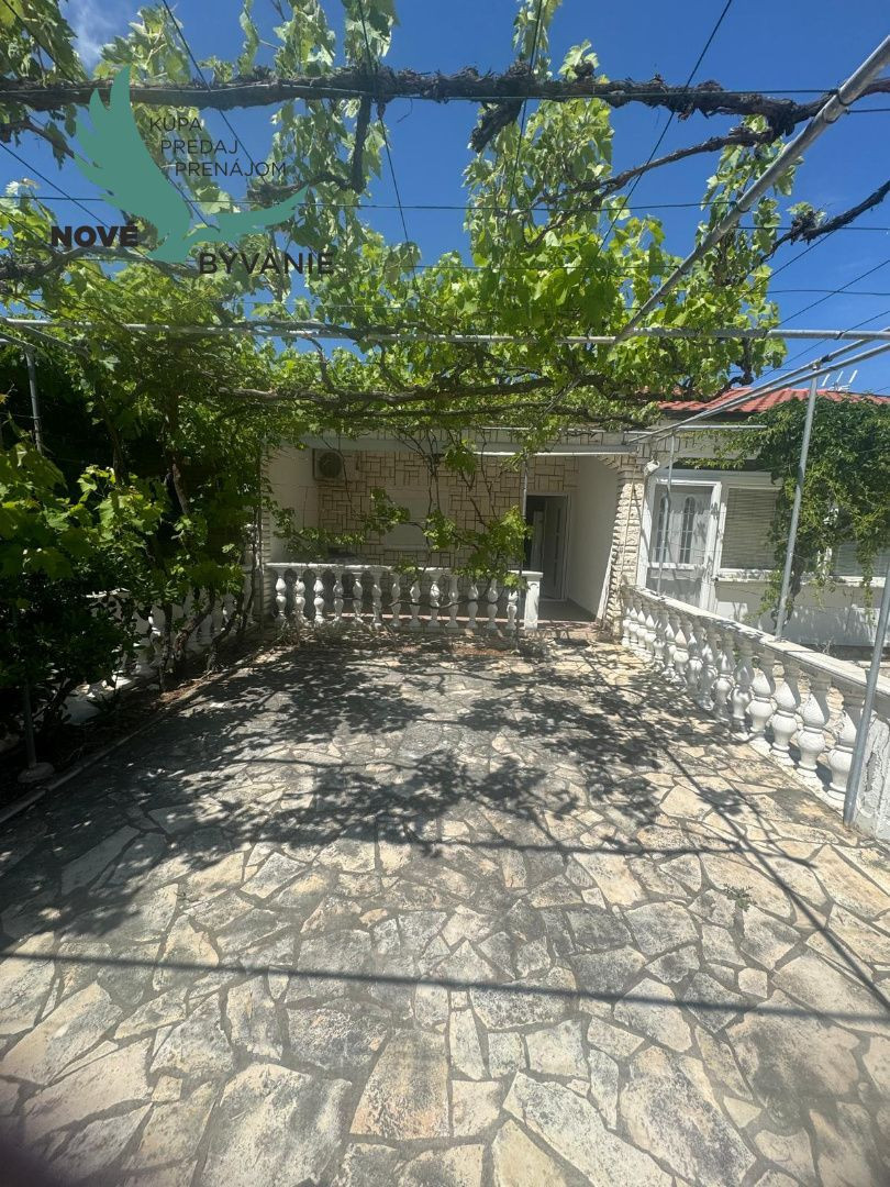 Exkluzívne na predaj domček len 100m od mora jedinečná ivestícia v Chorvátsku