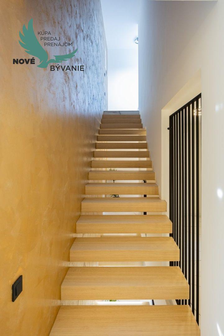 Na predaj luxusná vila s bazénom, výhľadom na more , kompletne zariadená - Zaton - Chorvátsko