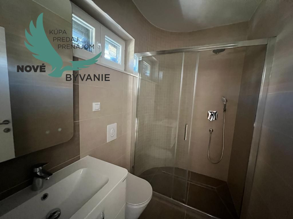 Chorvátsko- EXKLUZÍVNE Jedinečný Penhouse mezonet s výhľadom na more a súkromný chodník ku moru, ktoré je 50m