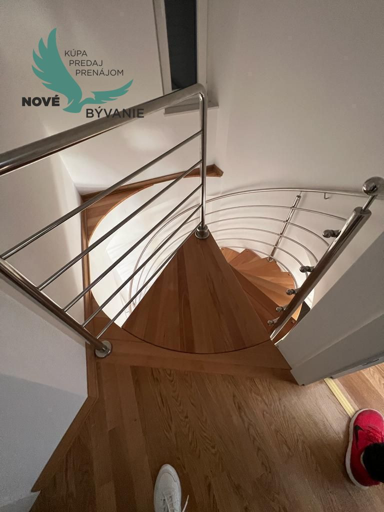 Chorvátsko- EXKLUZÍVNE Jedinečný Penhouse mezonet s výhľadom na more a súkromný chodník ku moru, ktoré je 50m