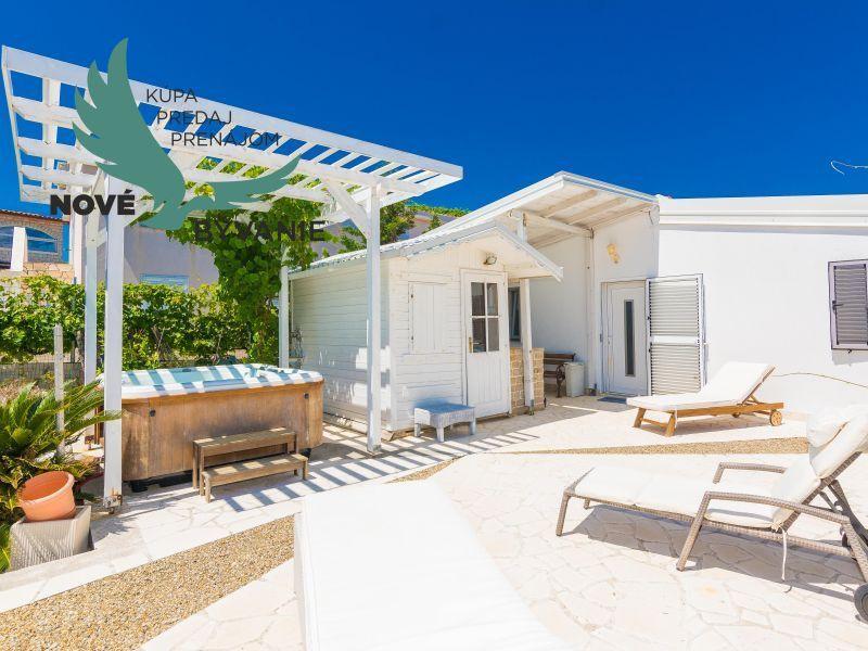 Nádherný dom 1.rad na mori Chorvátsko