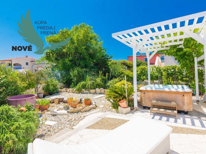 Nádherný dom 1.rad na mori Chorvátsko