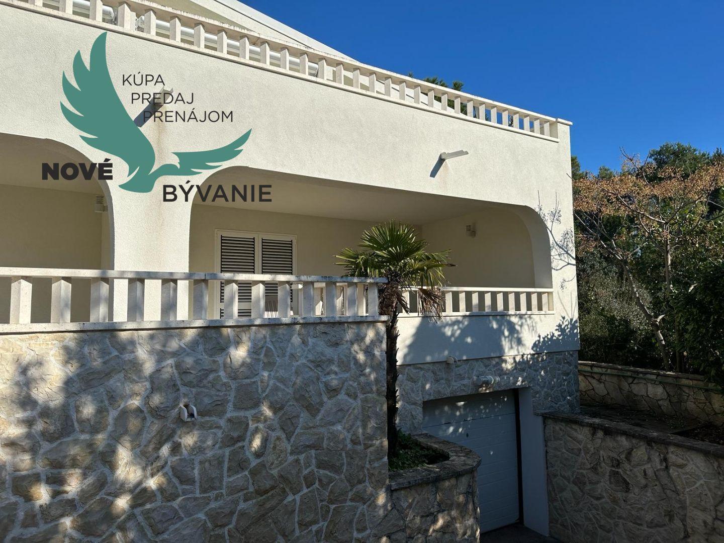 Dom 2x apartmán len 80m od mora s výhľadom na more v Chorvátsku na ostrove Vir