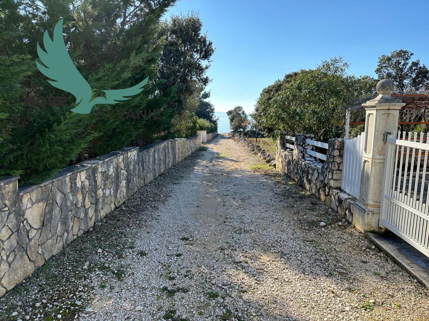 Dom 2x apartmán len 80m od mora s výhľadom na more v Chorvátsku na ostrove Vir