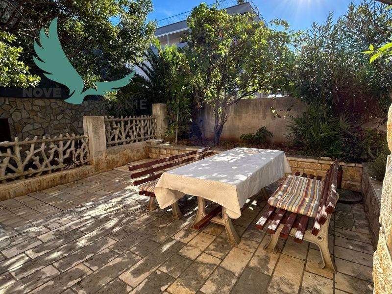 Chorvátsko - Na predaj apartmán so záhradou blízko mora