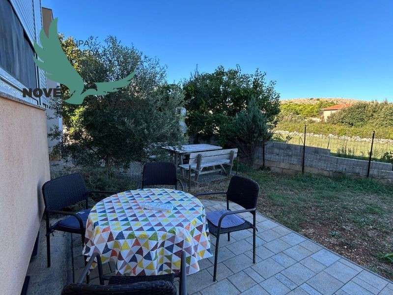 Chorvátsko - Na predaj apartmán so záhradou blízko mora