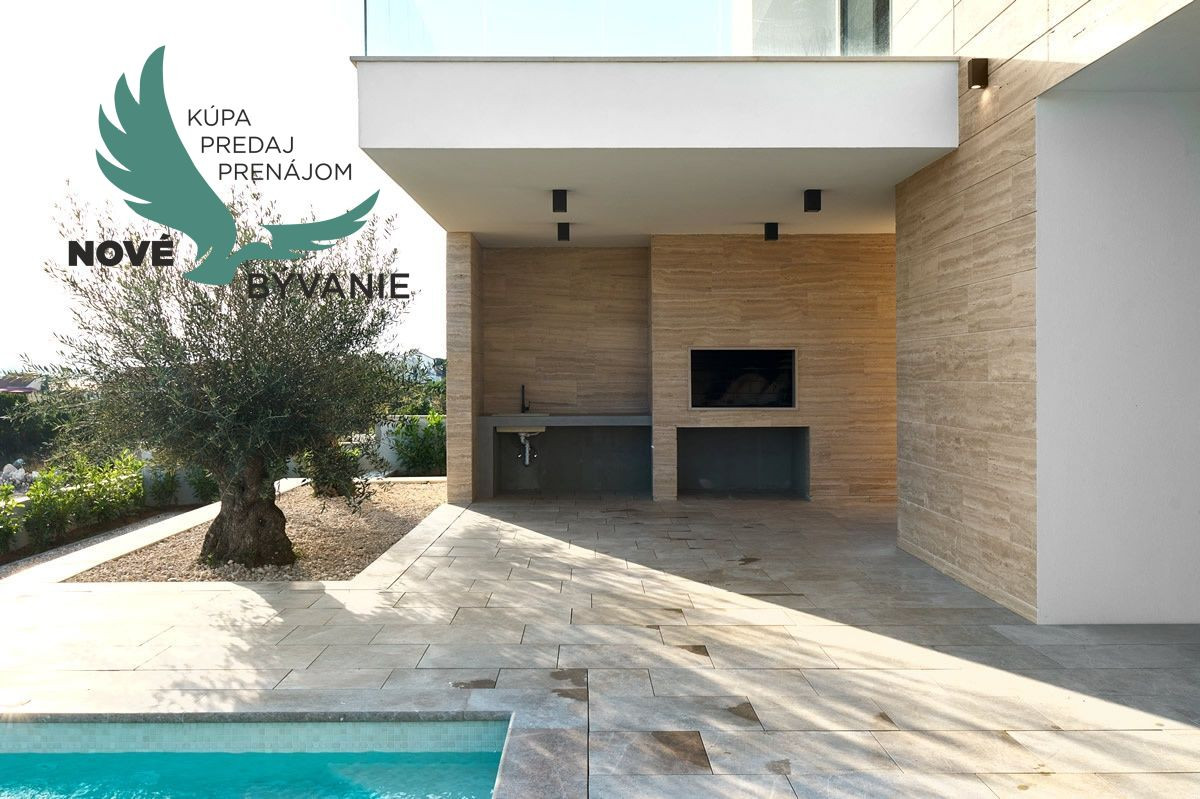 Moderná Vila s Panoramatickým Výhľadom na More – Váš Luxusný Únik k Jadranskému Pobrežiu!