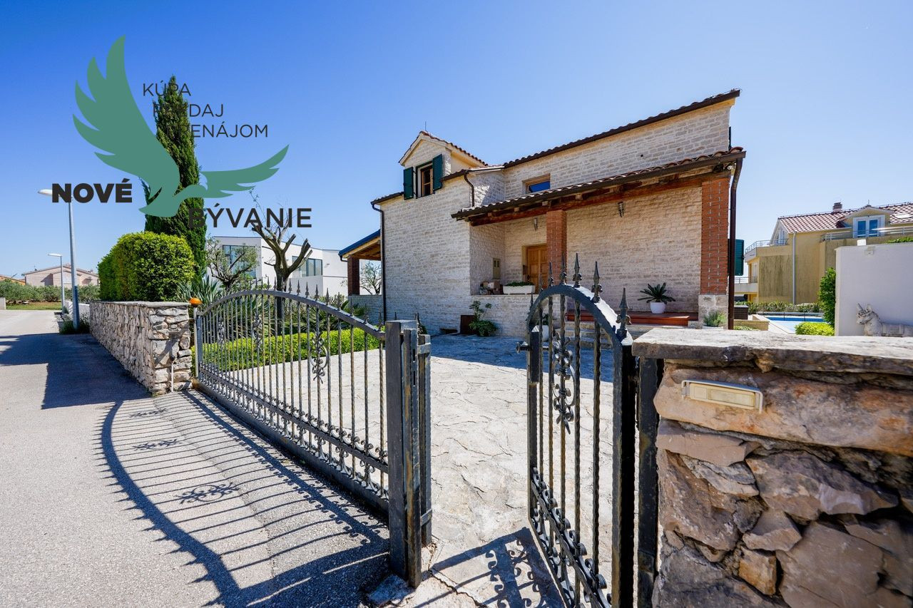 Exkluzívna kamenná vila s bazénom – Ideálna investícia do vášho oddychu!