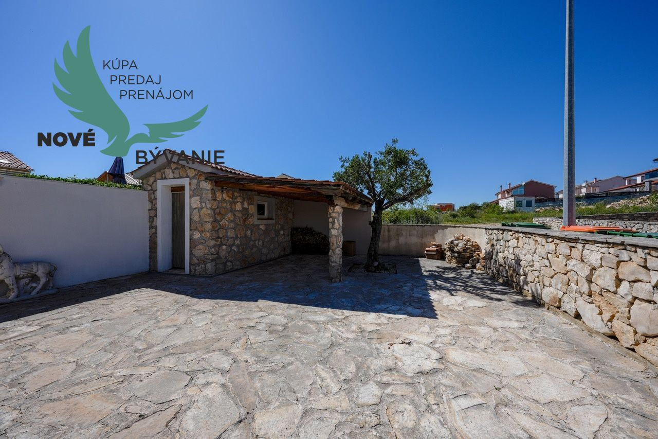 Exkluzívna kamenná vila s bazénom – Ideálna investícia do vášho oddychu!