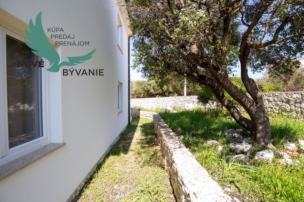 Na predaj dom len 130m od mora a pláže na ostrove Pag v Chorvátsku