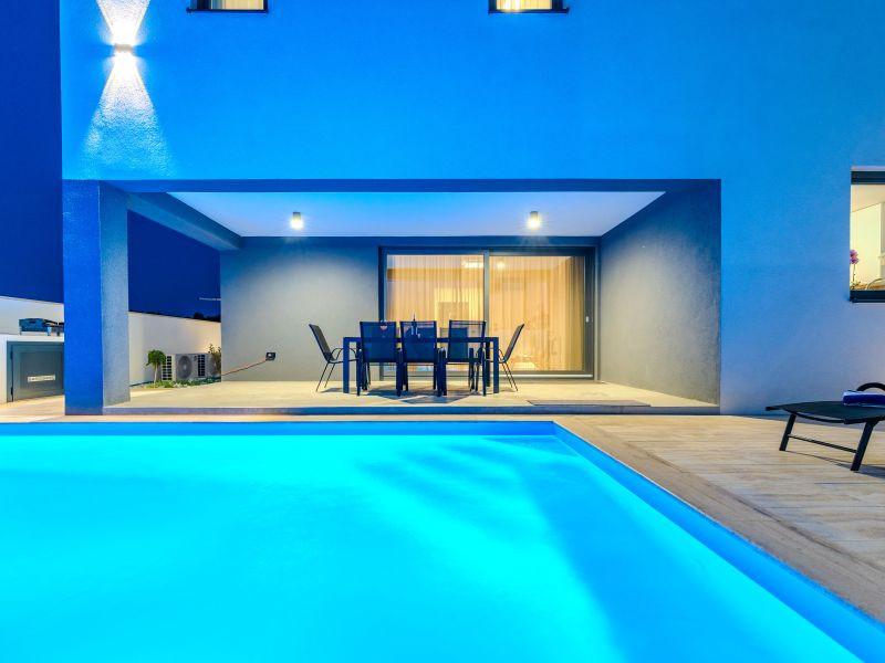 Luxusná vila s bazénom v Chorvátsku pri pieskovej pláži