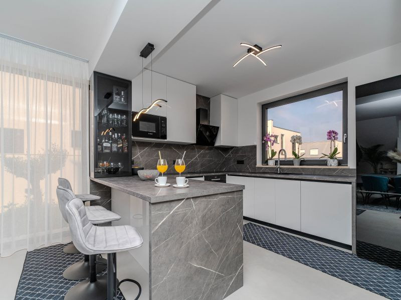 Luxusná vila s bazénom v Chorvátsku pri pieskovej pláži