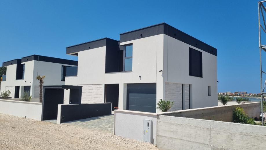 Chorvátsko - Luxusná novostavba vily s bazénom a nerušeným výhľadom na more blízko pieskovej pláže v Privlake