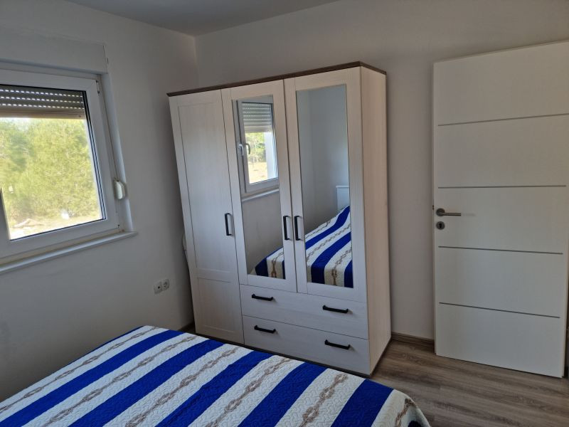 Na predaj priestranný  apartmán na ostrove Vir-Bobovik, Chorvátsko