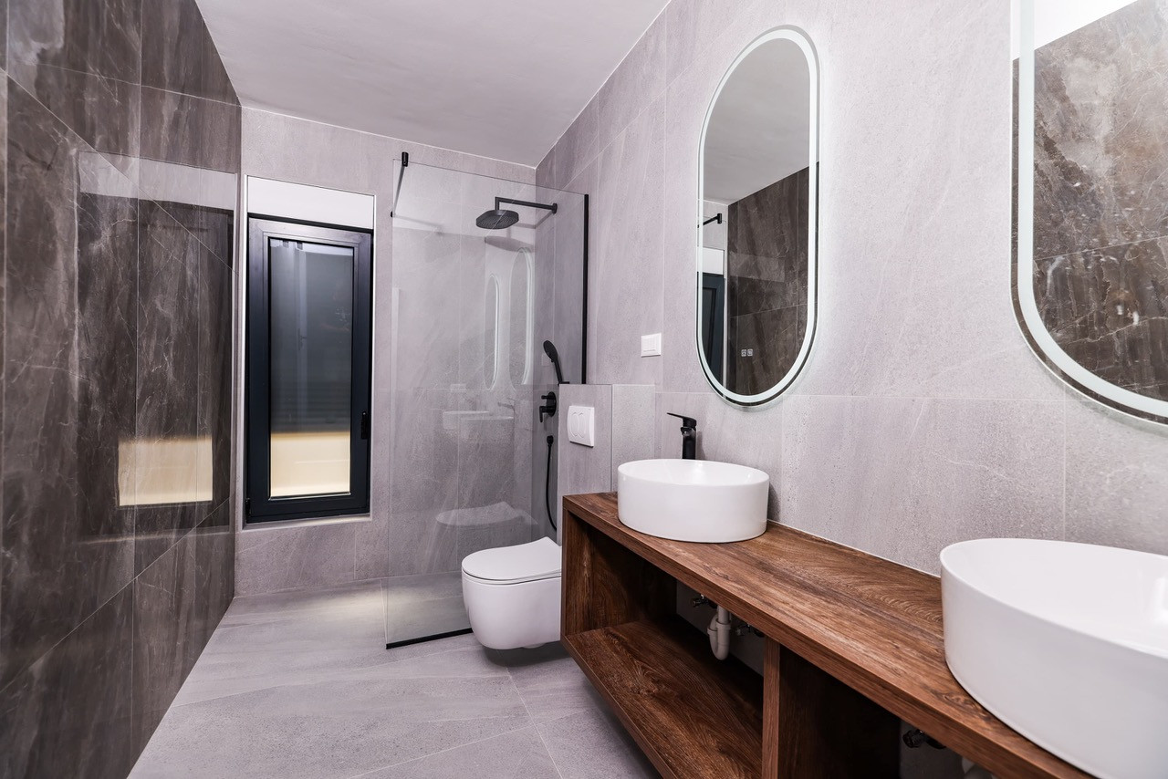 Na predaj novostavba apartmánu len 200m od mora so záhradou v Chorvátsku