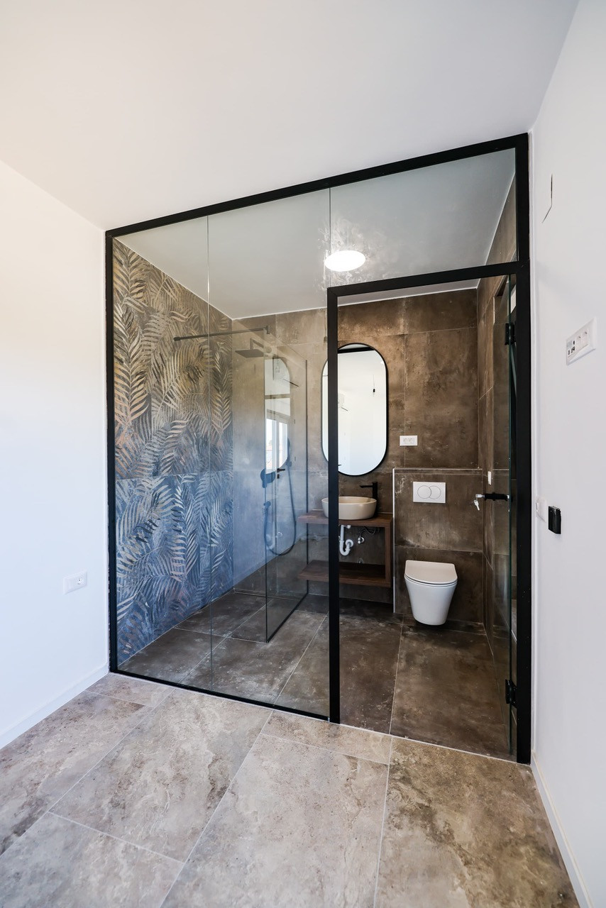 Na predaj novostavba apartmánu len 200m od mora so záhradou v Chorvátsku