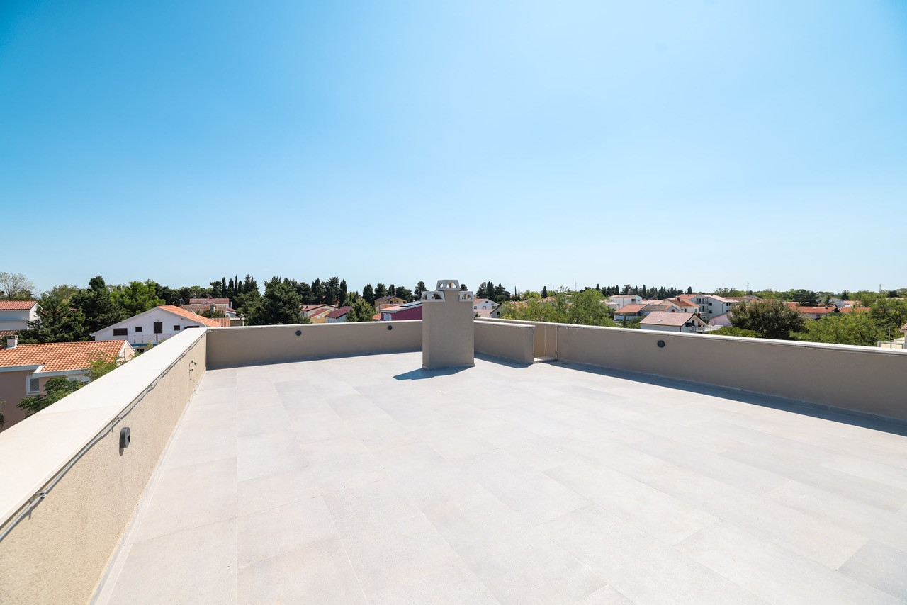 Na predaj novostavba apartmánu len 200m od mora so záhradou v Chorvátsku