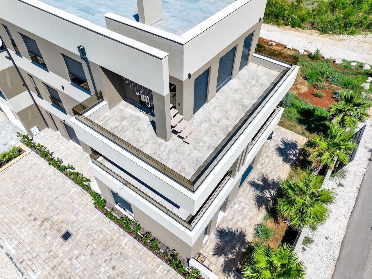 Na predaj novostavba apartmánu len 200m od mora so záhradou v Chorvátsku