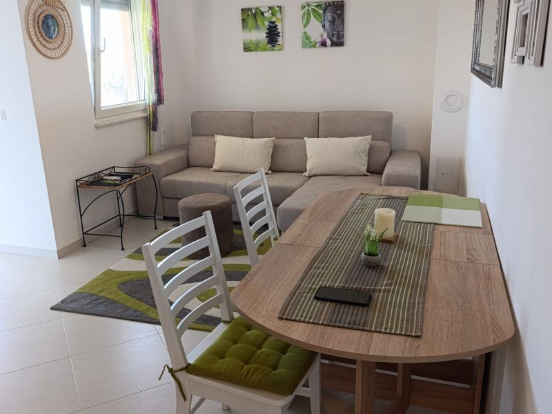 Priležitosť 2x krásny apartmán len 150m od mora s výhľadom na more v Chorvátsku