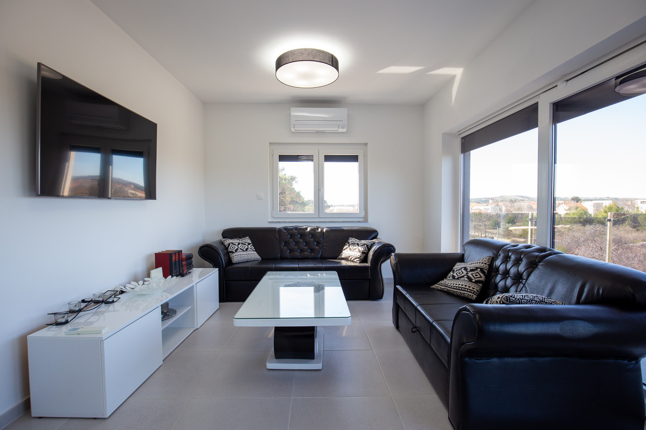 Na predaj: Priestranný 4 izbový apartmán na ostrove Vir v Chorvátsku