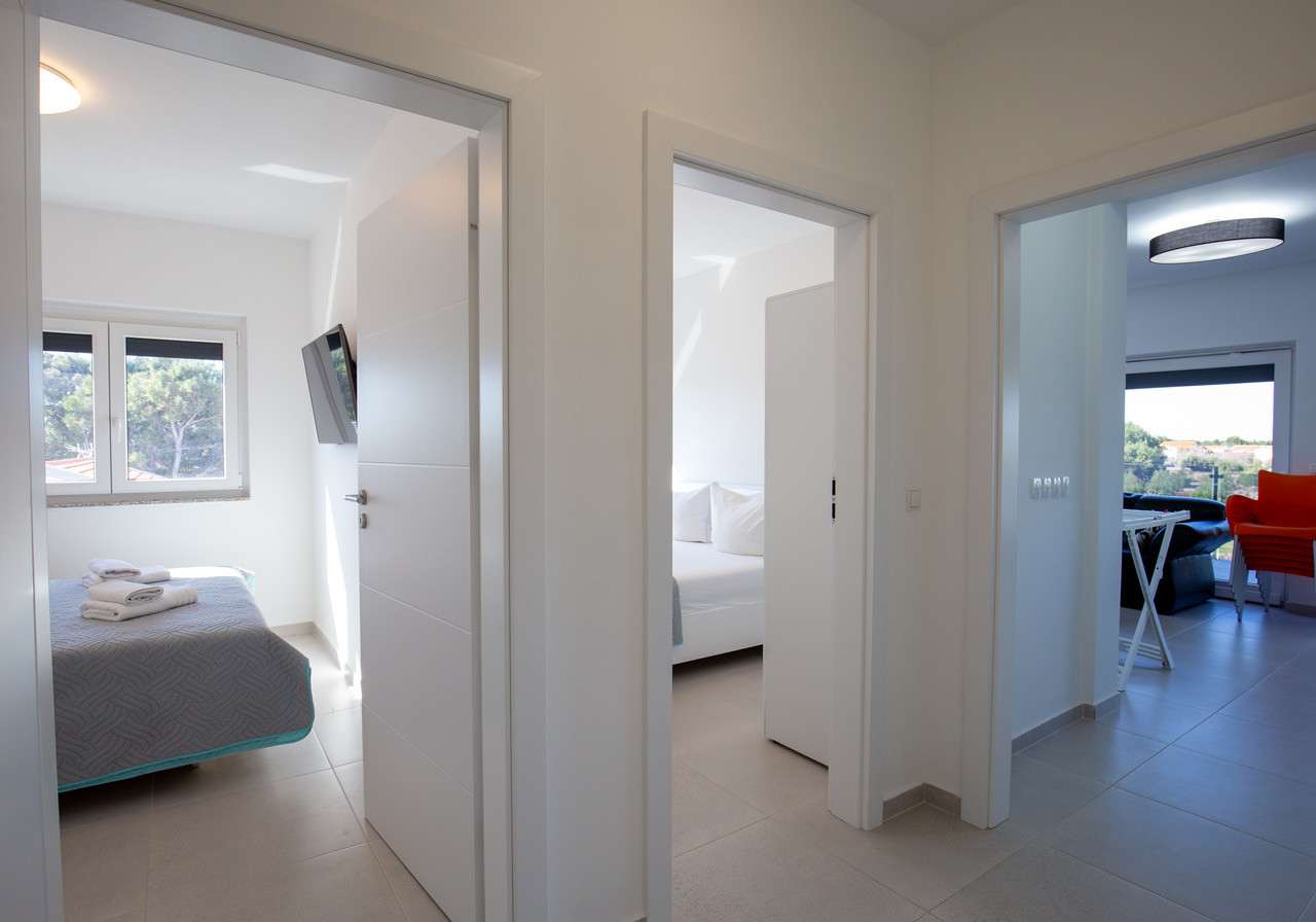 Na predaj: Priestranný 4 izbový apartmán na ostrove Vir v Chorvátsku