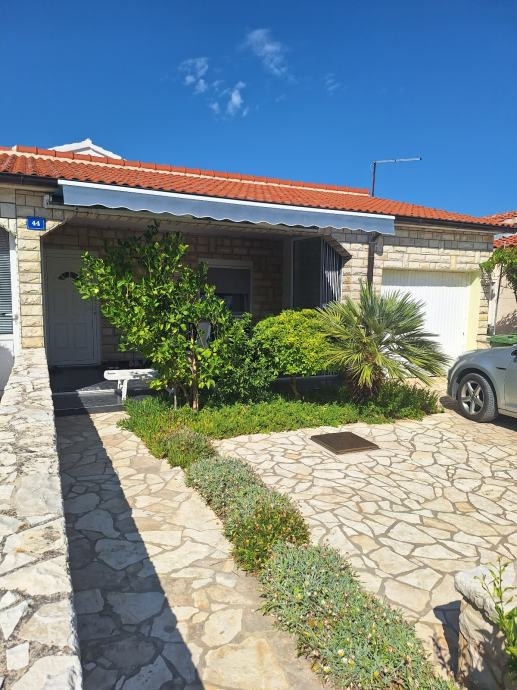 Chorvátsko - Exkluzívne dom s garážou len 120m od mora