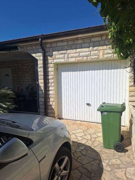 Chorvátsko - Exkluzívne dom s garážou len 120m od mora