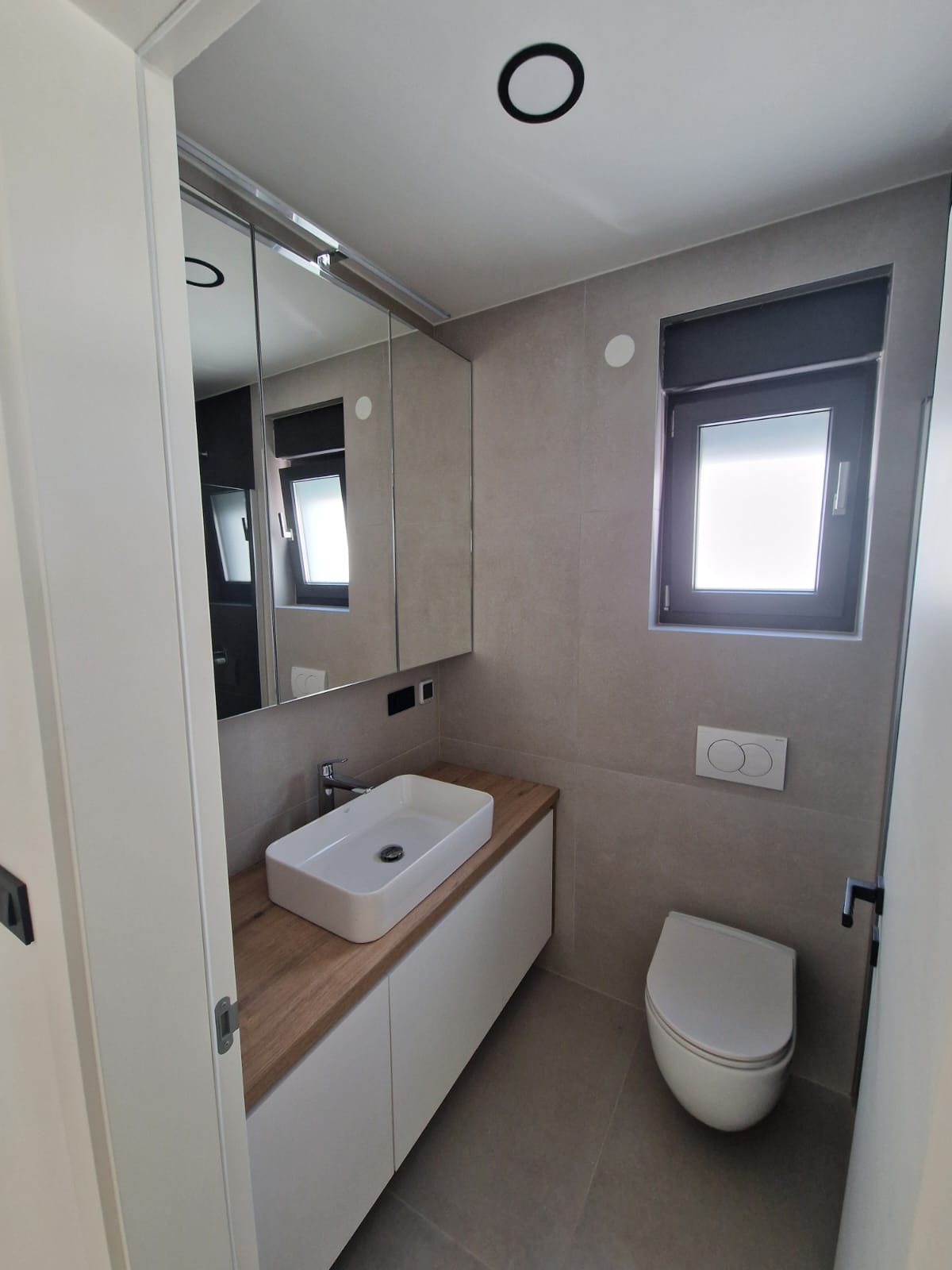 Novostavba apartmánu len 150m od mora s výhľadom na more na ostrove Vir - Jadro pláž