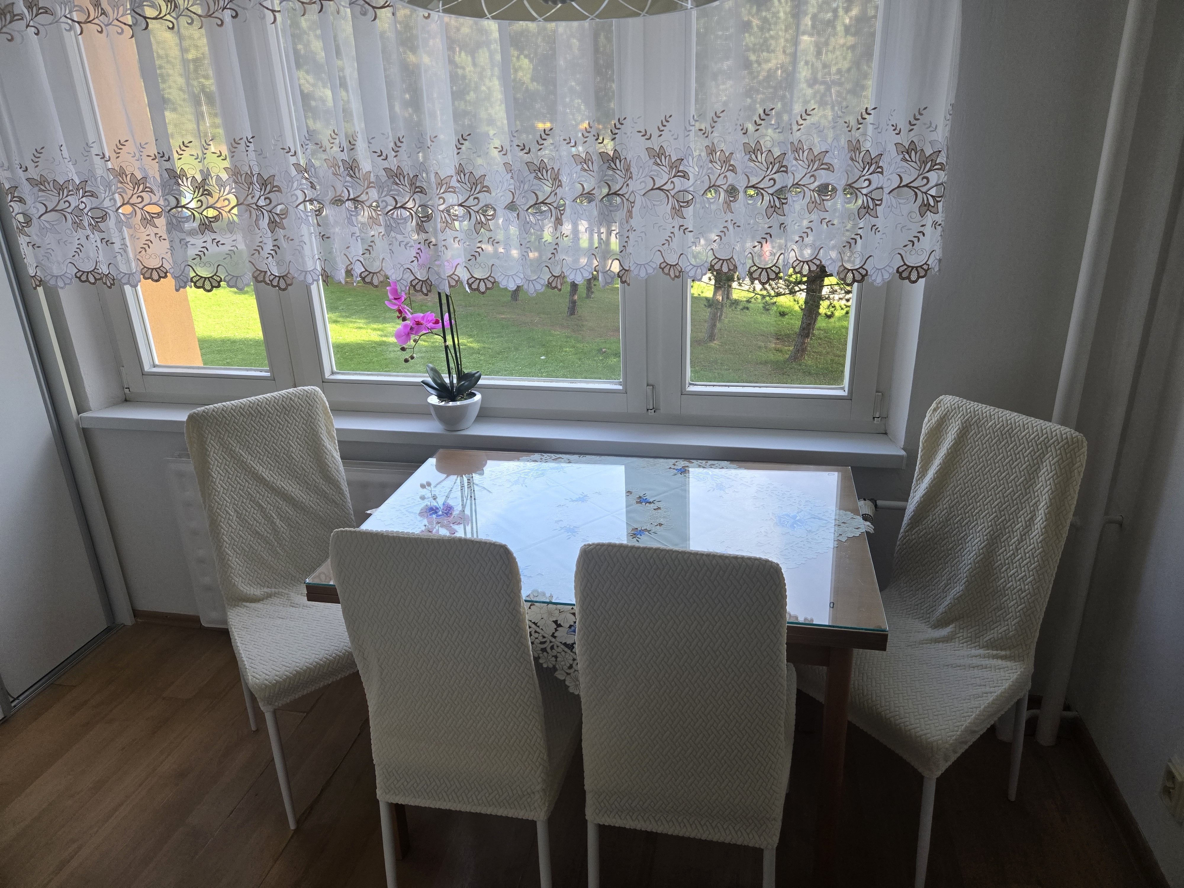 PRENÁJOM - 2 izbový byt na Západe, zariadený a po rekonštrukcii.