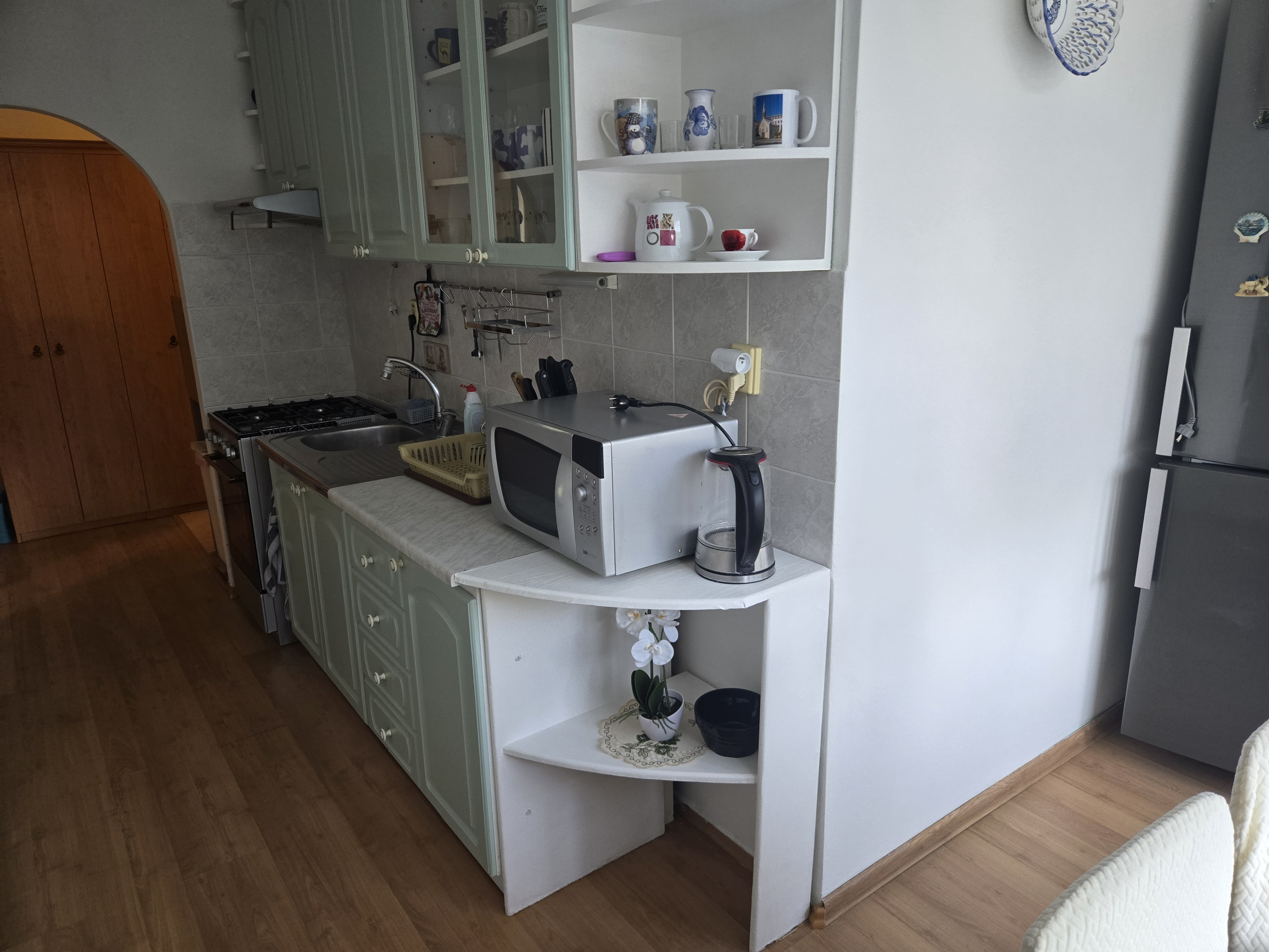 PRENÁJOM - 2 izbový byt na Západe, zariadený a po rekonštrukcii.