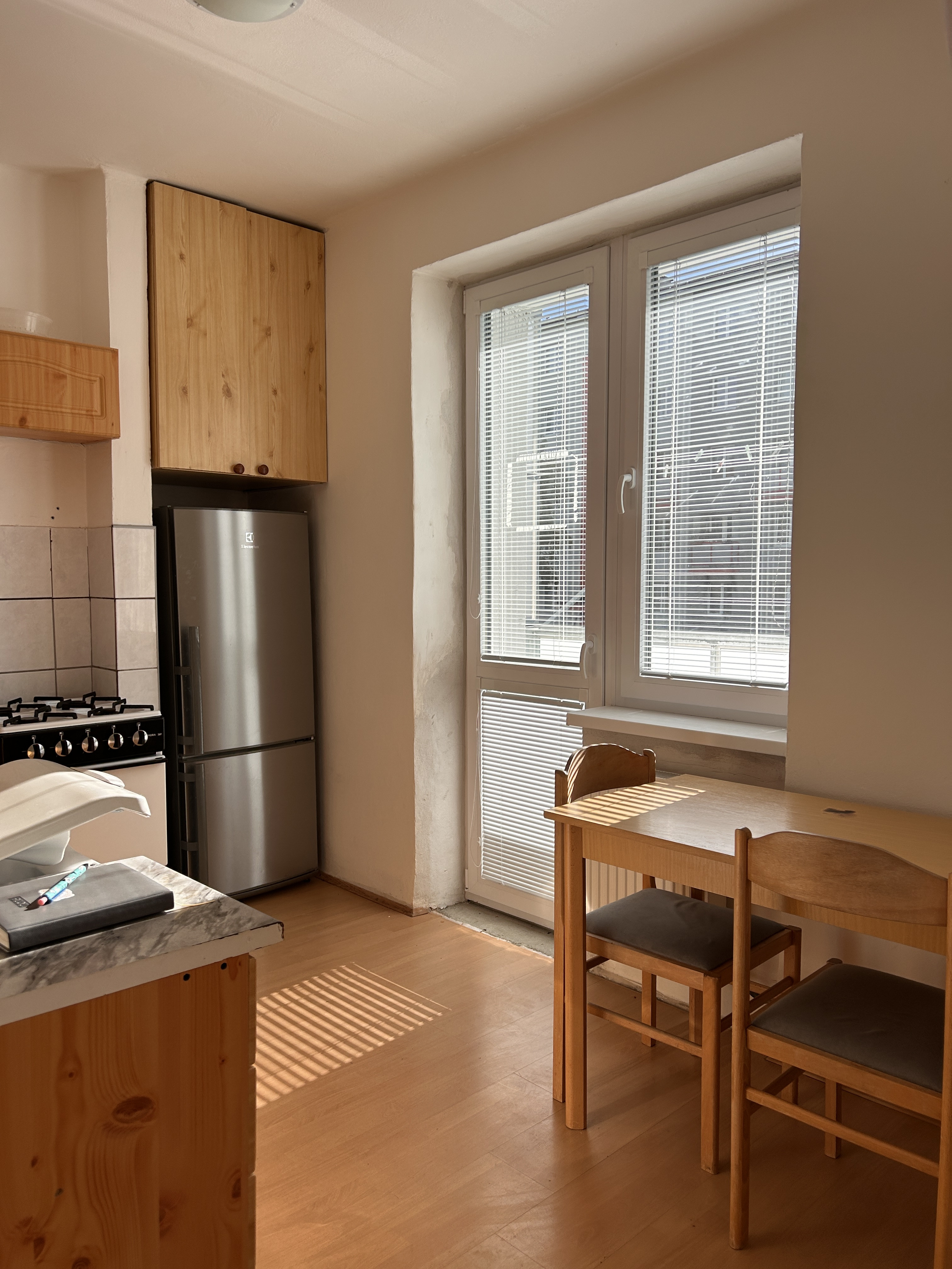 ZNIŽENÁ CENA - 2 - izbový byt po rekonštrukcii s novým balkónom Valaská