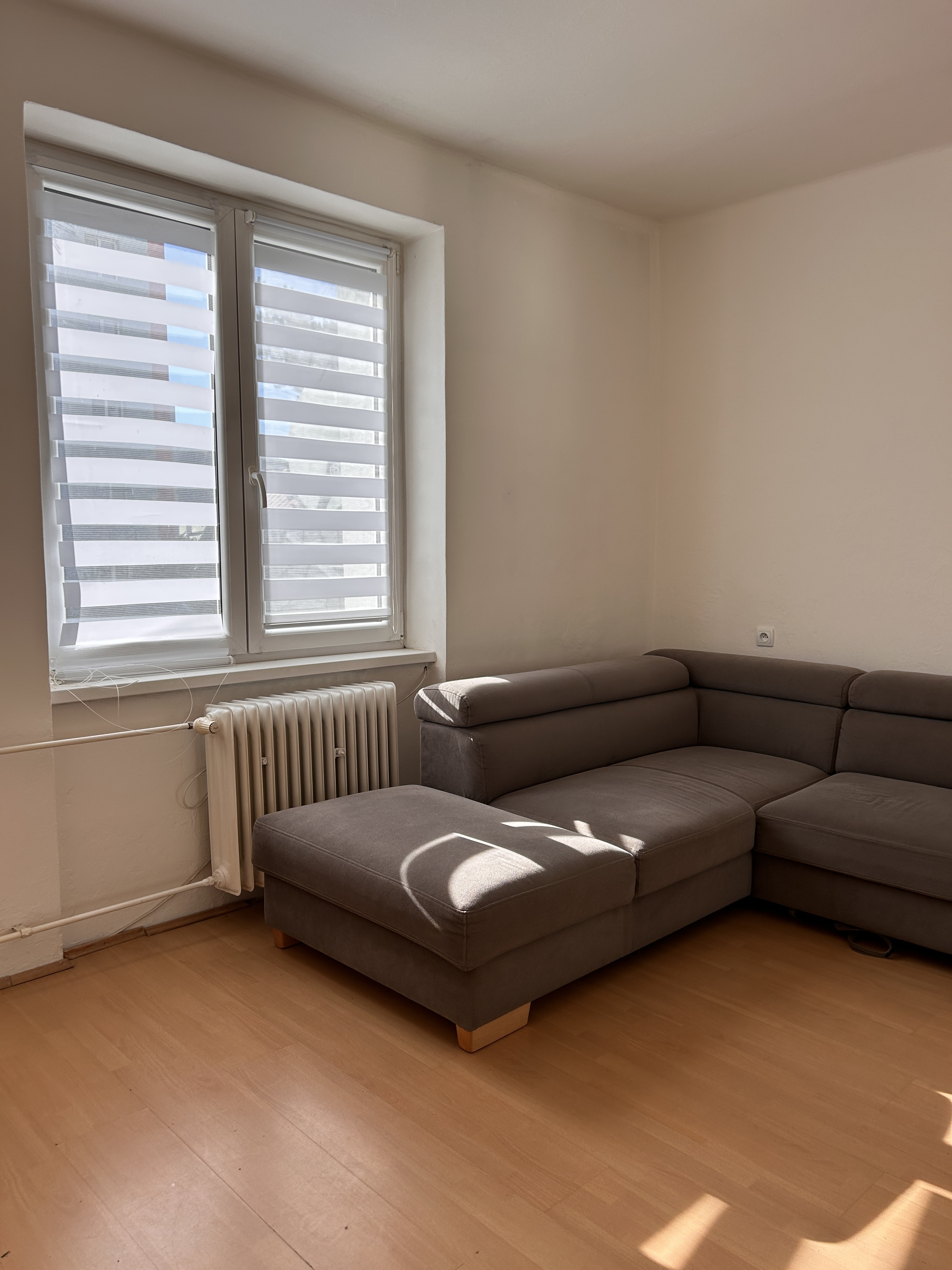 ZNIŽENÁ CENA - 2 - izbový byt po rekonštrukcii s novým balkónom Valaská